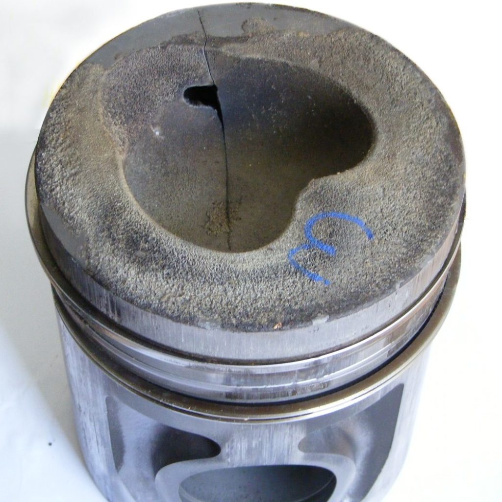 High-temperature corrosion on a piston